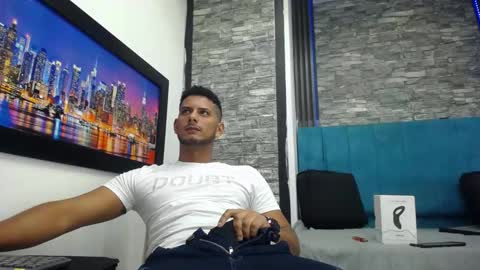 Snapshot of chris_dick2 chatting on February 3, 6:00 am chris_dick2 online show from February 3, 6:00 am