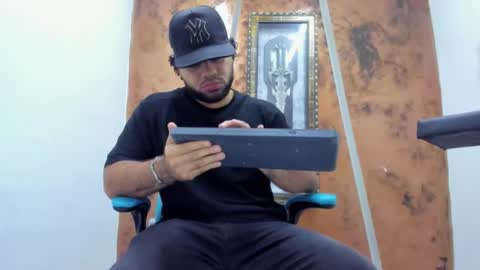 Snapshot of chris_evans00 chatting on February 5, 11:37 am chris_evans00 online show from February 5, 11:37 am