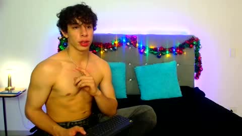 Snapshot of chris_evans27 chatting on December 23, 12:52 am Chris Evans online show from December 23, 12:52 am