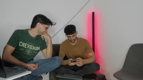 Snapshot of chrisandrew_ chatting on October 13, 2:33 am Im Chirs IM MODEL INDEPENDT online show from October 13, 2:33 am