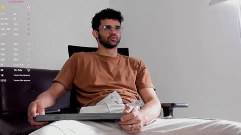 Snapshot of chrisandrew_ chatting on October 28, 2:31 pm Im Chirs IM MODEL INDEPENDT online show from October 28, 2:31 pm