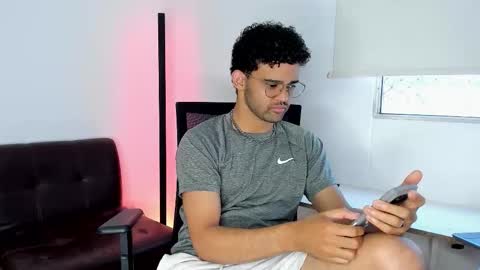 Im Chirs IM MODEL INDEPENDT online show from January 7, 10:34 pm