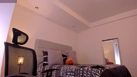 chrismorgan24 online show from November 26, 4:30 pm