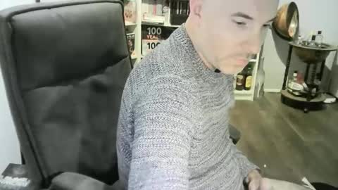 Snapshot of chrisprngr chatting on May 10, 12:32 pm chrisprngr online show from May 10, 12:32 pm