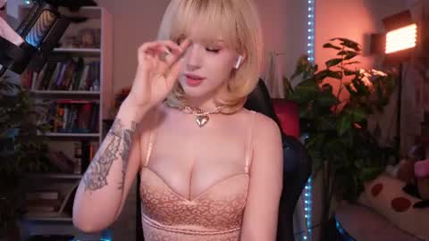 Snapshot of chriss_foxx chatting on July 1, 3:34 pm chriss_foxx online show from July 1, 3:34 pm