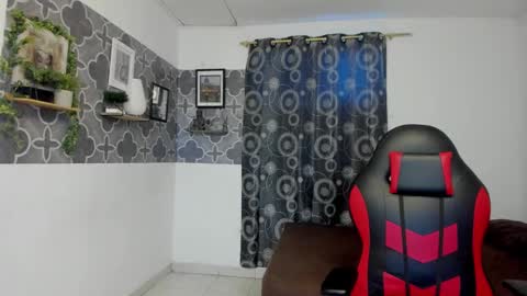 Snapshot of chriss_johnson chatting on October 25, 7:30 pm chriss_johnson online show from October 25, 7:30 pm