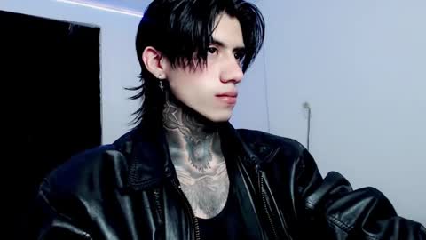 Snapshot of chriss_opp chatting on February 13, 5:05 am CHRIS INDEPENT MODEL online show from February 13, 5:05 am