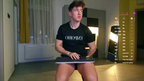 Snapshot of christianlevine_ chatting on October 18, 7:14 pm UPVOTE ME ------ ILL DO SOMETHING FOR FREE online show from October 18, 7:14 pm