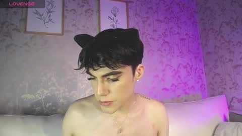 Chris online show from December 3, 2:03 am