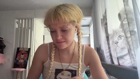Snapshot of christiechorney chatting on July 5, 9:16 am christiechorney online show from July 5, 9:16 am