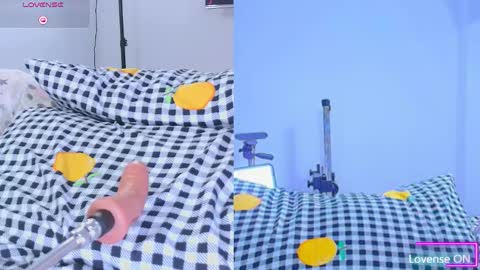 Snapshot of christin_brown chatting on December 16, 1:10 am Christin online show from December 16, 1:10 am