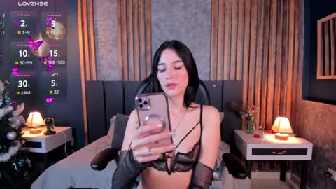 Snapshot of christina_johns chatting on December 5, 2:11 pm Hi Im Christina. . Dont forget to follow me to have me close to you online show from December 5, 2:11 pm