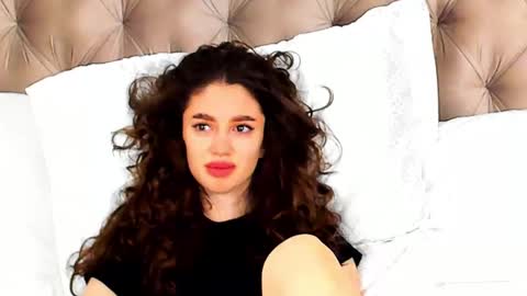 Snapshot of christinaconte chatting on February 27, 1:38 am christinaconte online show from February 27, 1:38 am