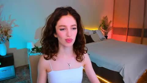christinaconteeree online show from October 4, 11:19 am