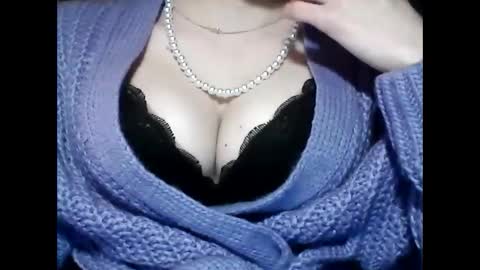 christine40211 online show from January 2, 8:24 pm