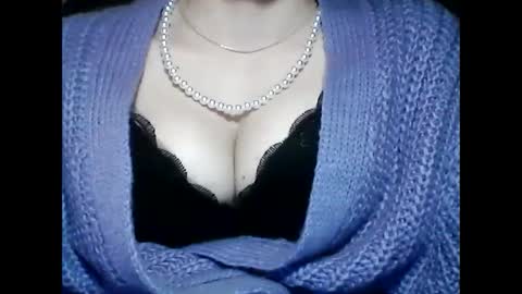 christine40211 online show from January 3, 3:55 pm