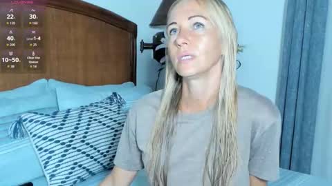 Snapshot of christine_35 chatting on June 8, 10:37 am Christine - online show from June 8, 10:37 am