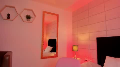 Christine  online show from December 1, 12:10 pm