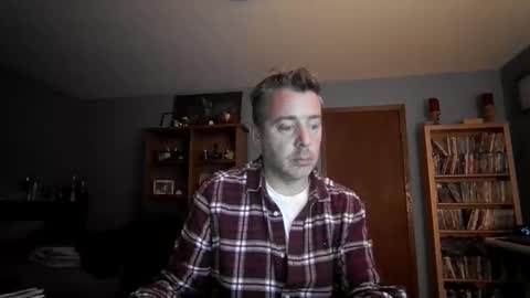 chrisw8121 online show from December 17, 5:46 am