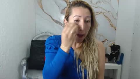 chrystal hotty online show from September 21, 1:02 pm
