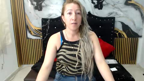 chrystal hotty online show from October 1, 1:50 pm