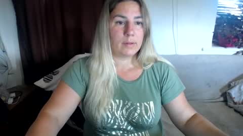 Snapshot of chrystalbella chatting on June 18, 3:38 pm Diana online show from June 18, 3:38 pm