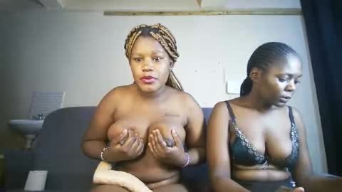 Snapshot of chubby_flora chatting on June 1, 4:52 pm Flora online show from June 1, 4:52 pm