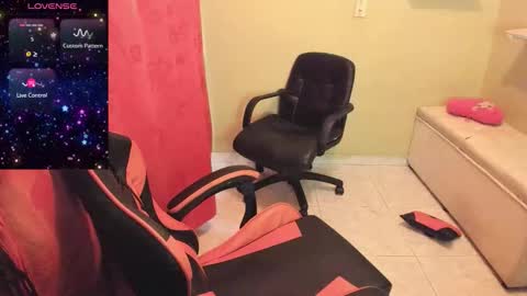 Snapshot of chubby_sex96 chatting on October 15, 9:37 pm kate online show from October 15, 9:37 pm