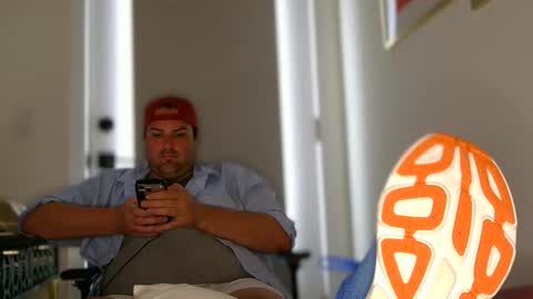 Snapshot of chubbygaymanbigfeet chatting on May 24, 8:47 pm ChubbyGayManBigFeet online show from May 24, 8:47 pm