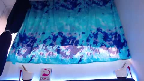 Snapshot of cicimom chatting on February 22, 11:57 am cicimom online show from February 22, 11:57 am