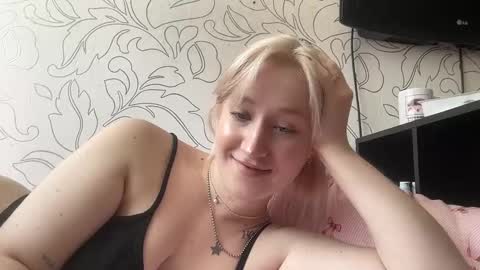 Snapshot of cinbellamy chatting on May 21, 7:37 am Cin Bellamy online show from May 21, 7:37 am