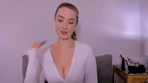 cindyprettywomen online show from December 15, 4:11 pm