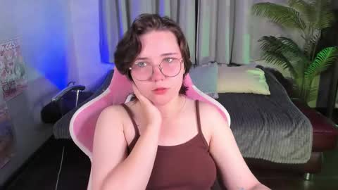 Snapshot of cinemagirl chatting on September 20, 11:55 am Lily online show from September 20, 11:55 am