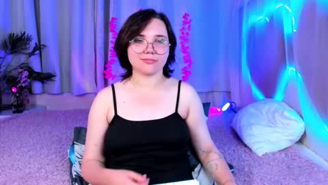 Snapshot of cinemagirl chatting on September 25, 2:54 pm Lily online show from September 25, 2:54 pm