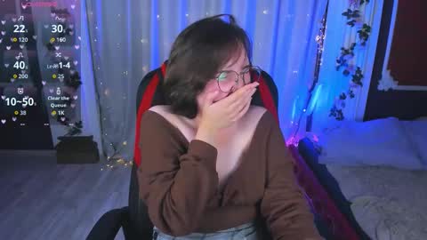 Snapshot of cinemagirl chatting on October 4, 8:29 pm Lily online show from October 4, 8:29 pm