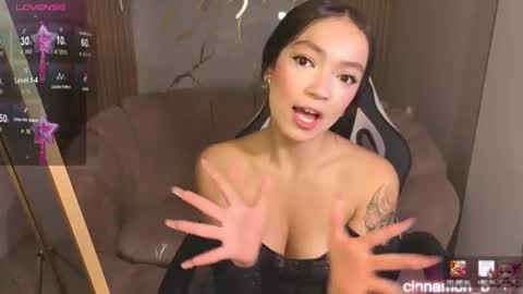 Snapshot of cinnamon_b chatting on June 16, 7:38 pm Cinnamon online show from June 16, 7:38 pm