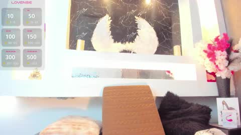 Cinthya  online show from November 11, 12:05 pm