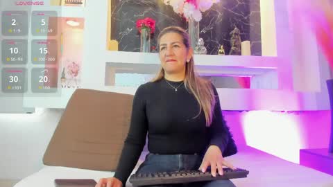 Cinthya  online show from April 21, 12:11 pm