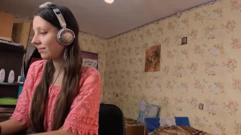 Snapshot of cirabonnet chatting on November 1, 6:15 am Lisa Salivan online show from November 1, 6:15 am