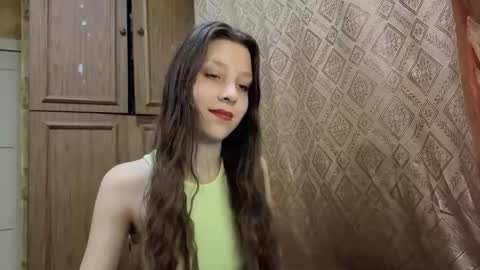 Snapshot of cirabonnet chatting on December 13, 11:10 pm Lisa Salivan online show from December 13, 11:10 pm