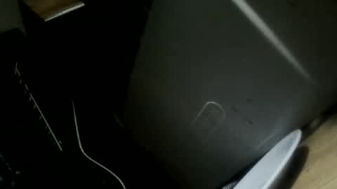 Snapshot of circ96 chatting on December 1, 5:46 pm oilywanker online show from December 1, 5:46 pm