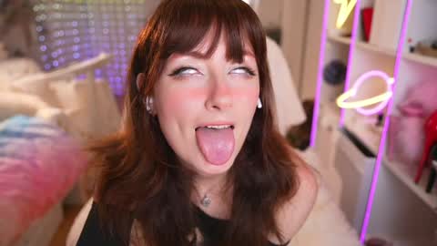 Cissy Glitter online show from April 18, 6:45 pm