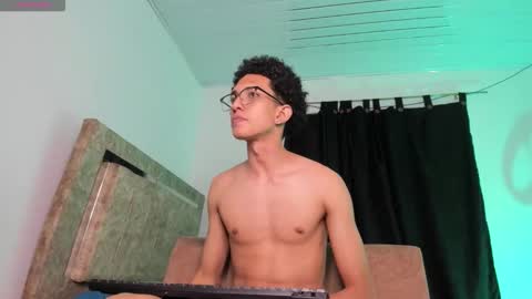 cj_davis1 online show from March 12, 4:18 am