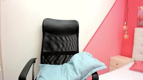 Snapshot of claire_aristizabal chatting on January 25, 4:02 am claire aristizabal online show from January 25, 4:02 am