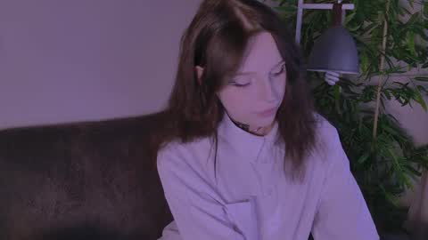 Snapshot of claire_bennett chatting on May 17, 11:01 pm Claire Bennett online show from May 17, 11:01 pm