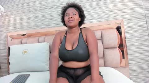 Snapshot of claire_bonny chatting on November 28, 6:54 pm claire_bonny online show from November 28, 6:54 pm