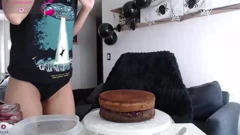 Snapshot of clairevarhol chatting on October 31, 4:52 pm clairevarhol online show from October 31, 4:52 pm