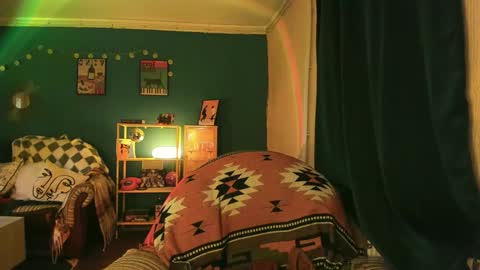 Snapshot of clancyosbourne chatting on October 28, 7:05 pm Clancy online show from October 28, 7:05 pm