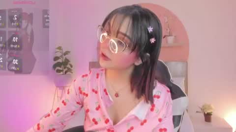 Snapshot of clara_lu chatting on July 11, 2:47 am C L A R A online show from July 11, 2:47 am
