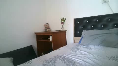 claralafontaine online show from April 17, 8:28 am